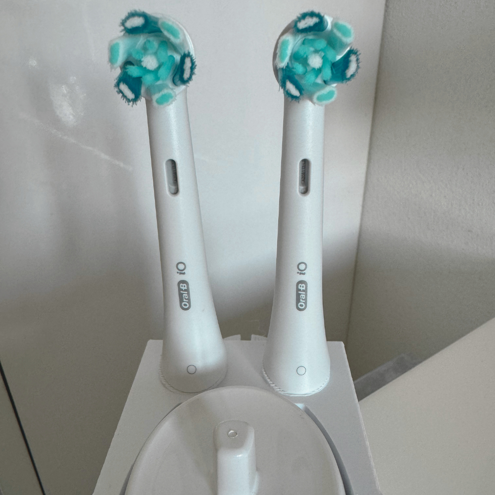 Zahnbürstenhalterung für Oral-B Genius, Professional Care iO 3,4,5,6... - ohne Kabelsalat - für die Steckdose oder als Wandhalterung
