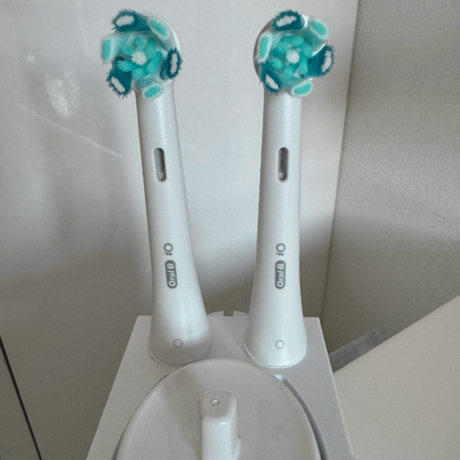 Zahnbürstenhalterung für Oral-B Genius, Professional Care iO 3,4,5,6... - ohne Kabelsalat - für die Steckdose oder als Wandhalterung